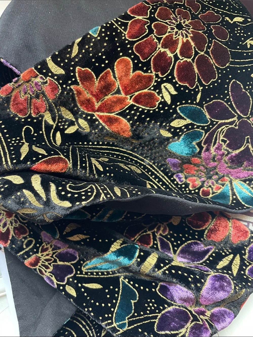 NWT SUZI O CLICK VELVET AND SILK SCARF